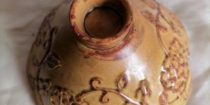 定窑精品瓷出售：定窑花形浅浮雕缠枝花纹碗